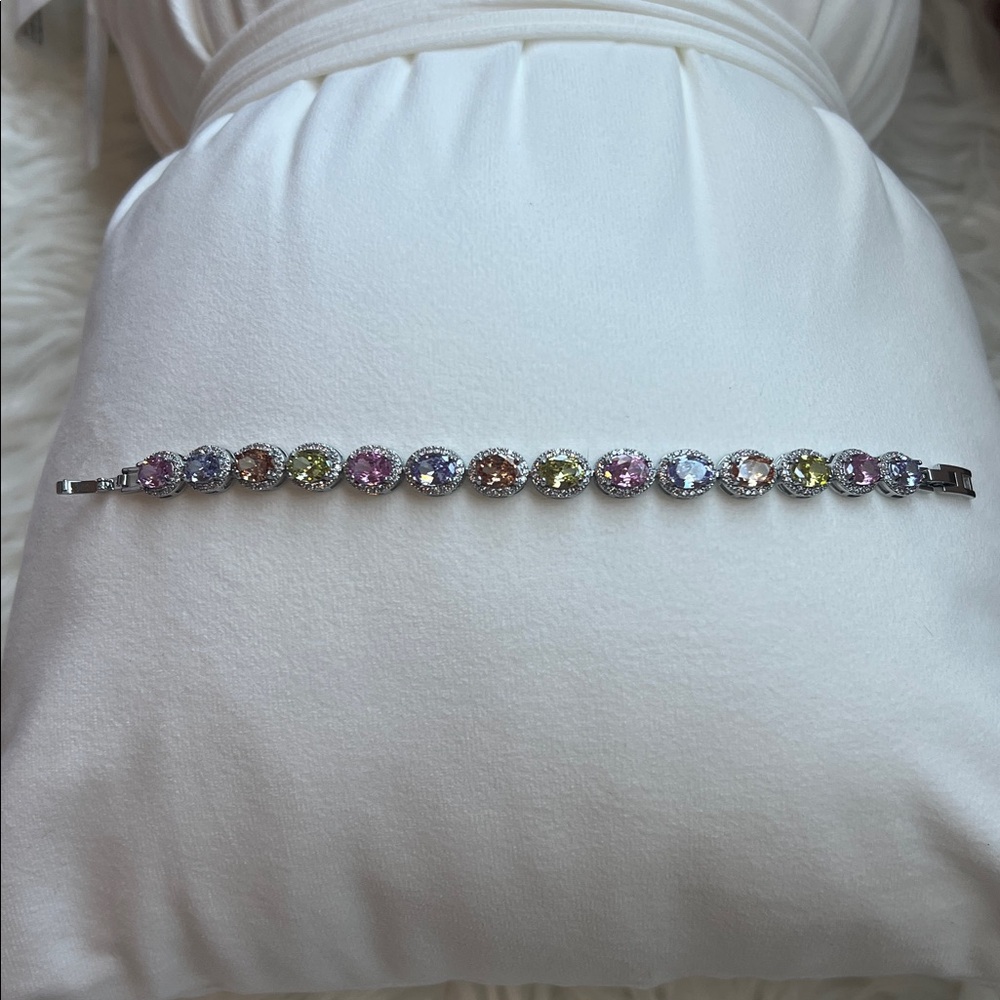 5/$35 NWOT Elegant Multicolor Gemstone Bracelet